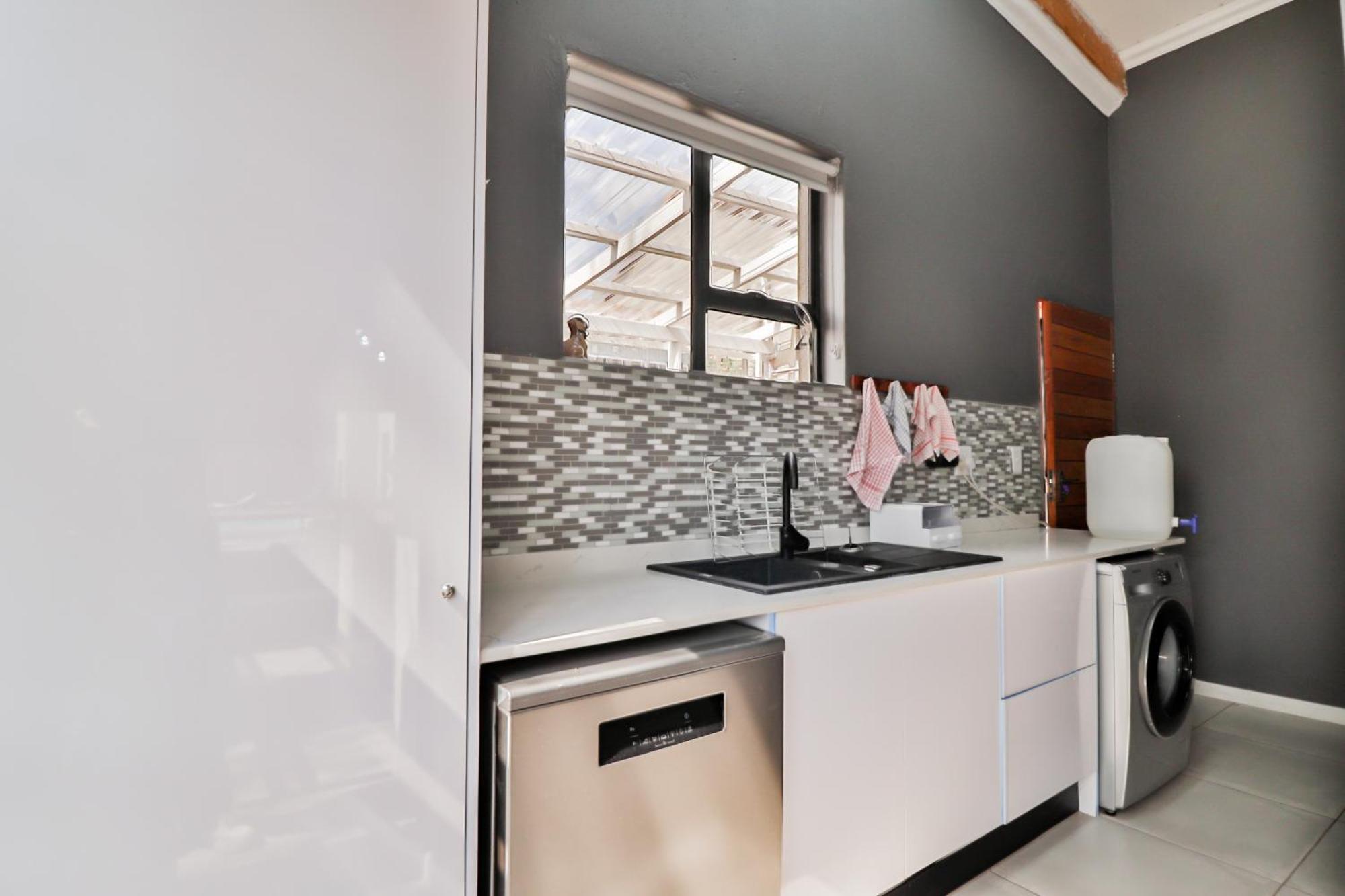 House Of Bongekile 4 Bed Luxury Home In Malelane Экстерьер фото
